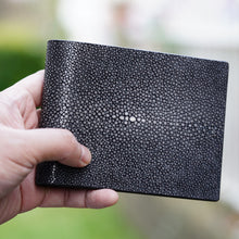 Load image into Gallery viewer, Stingray Wallet - Black (Horizontal)
