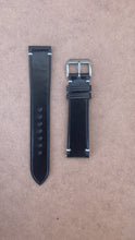 在图库查看器中加载和播放视频，Shell Cordovan Leather Watch Strap - Black
