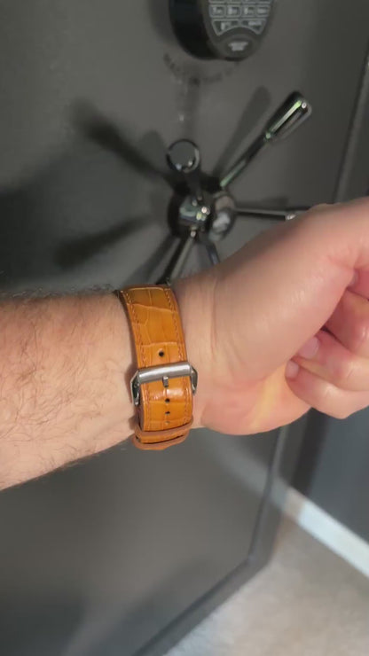 Customer video of a light brown crocodile leather watch strap fitted on the wrist, showing the scales, lugs and buckle.